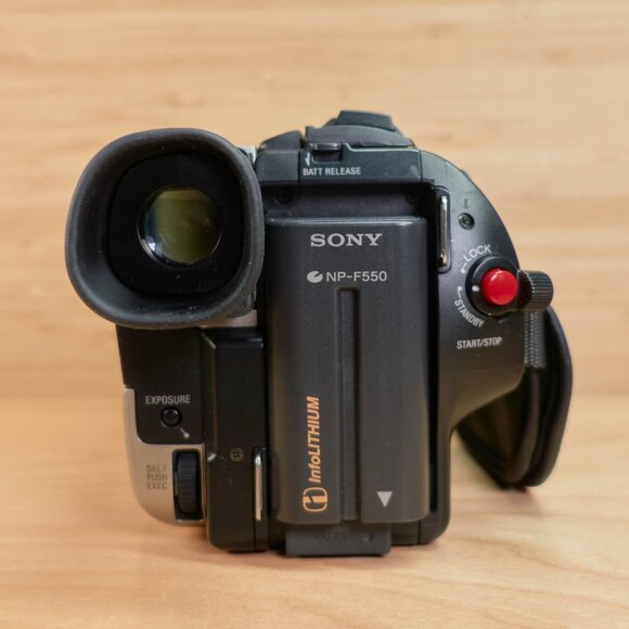 Sony Handycam DCR‑TR940 Hi8 Camcorder (NTSC) / Made in Japan / Tested & Working - Picture 5 of 9